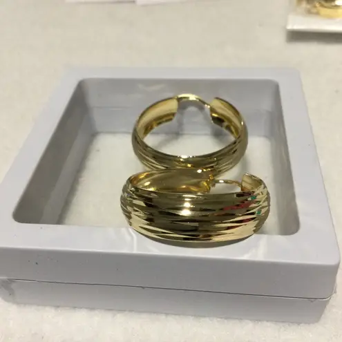 Chunky Gold Tone Hoop Earrings Grooved Wide Bold Statement Jewelry Women