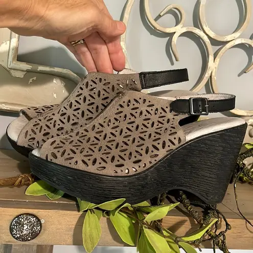 Jambu Leather Wedge Sandals Taupe