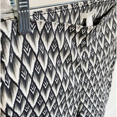 H&M High Waisted Ankle Crop Pants Side Zip Abstract Print Grey Stretch SZ 10 Black