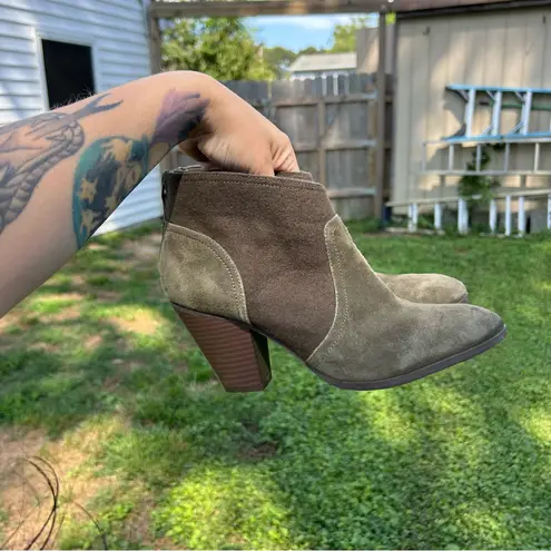 Violet & Red women's Cupid Suede Bootie Olive Size 7.5ā boho cottagecore Green