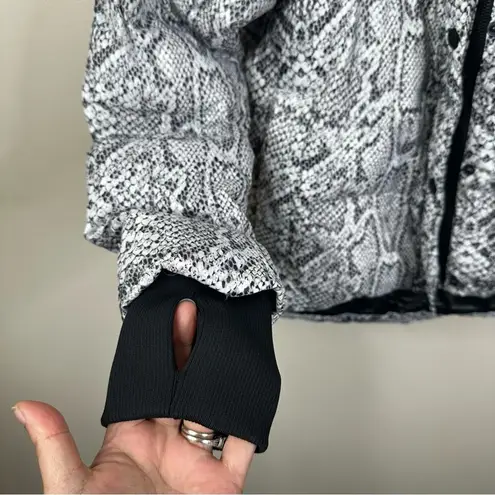 Varley NEW Highland Jacket Womens XS Snake Print Hooded Full Zip Puffer Coat
