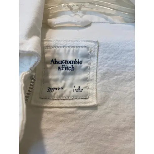 Abercrombie & Fitch Abercrombie White Cropped Denim Jacket