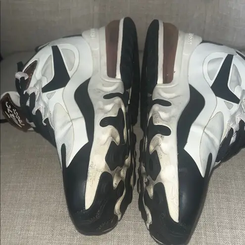Nike  Air Max 270 React Black and White Sneakers thumbnail 3