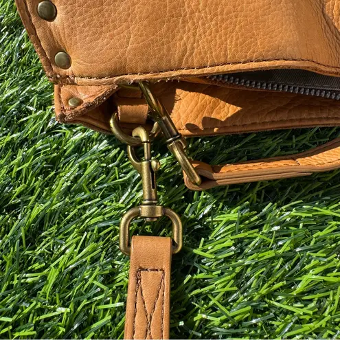 American Leather Co.
LENOX STUDDED TRIPLE ENTRY SATCHEL Tan