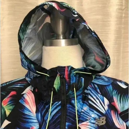 New Balance  Women’s Windcheater Jacket Tropical Palms