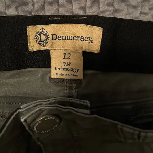 Democracy olive green casual pants
Size 12