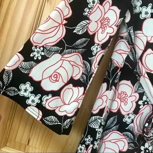 belle du jour floral bell sleeve dress approximate size M