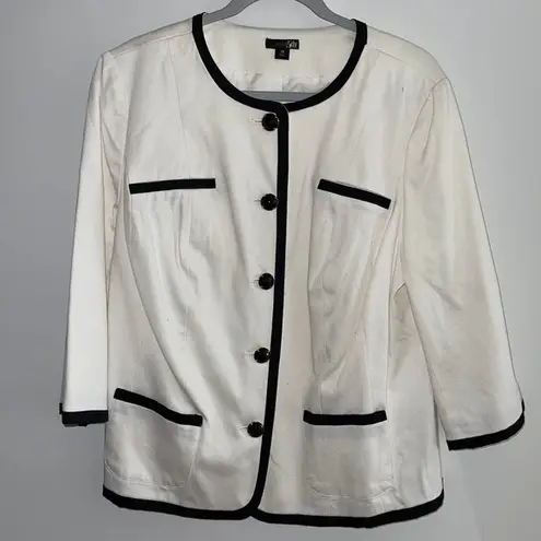 East 5th WHITE BLACK 5 BUTTON TRENDY CHIC BLAZER SIZE 1X