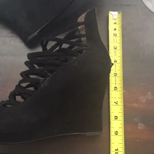 B. Makowsky Amie caged sandal Black Size 7.5