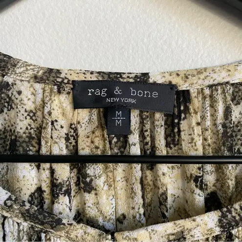 Rag and Bone  Yuni Long Sleeve Popover Blouse in Light Green Tan Print Size Medium - Image 8