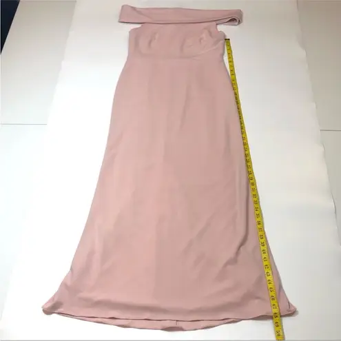 After Six 6800 Cuffed Off-the-Shoulder maxi
Gown Medium.