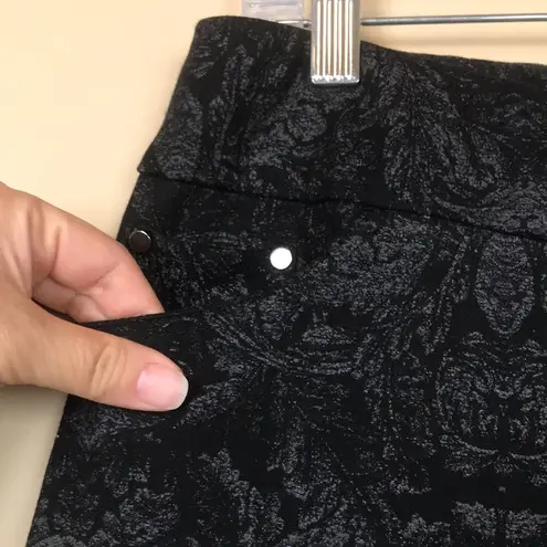 Soft Surroundings Women’s Leaf Print Pattern Black Gray Pull On Ankle Pants