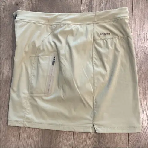 Columbia  16” Omni-Shield Tan Nylon Stretch Hiking Active Skirt Size 10