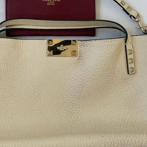 Valentino Garavani Off White leather Rockstud convertible small tote bag