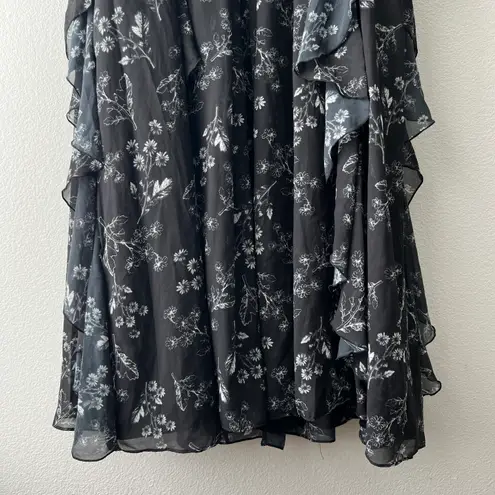 Fame and Partners Black Floral and Lace Gown