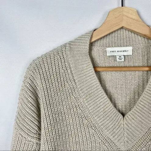 Free Assembly Beige Wide V