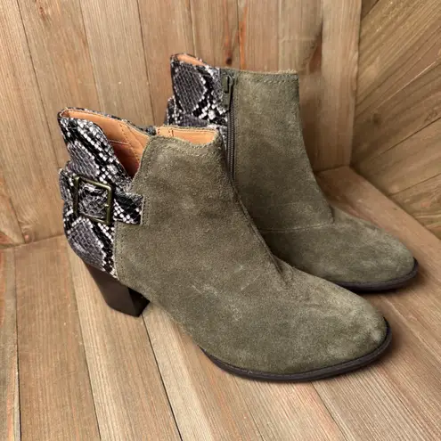 Vionic Naomi Snake Print Suede Ankle Boots Olive Green Buckle Accent Size 8.5