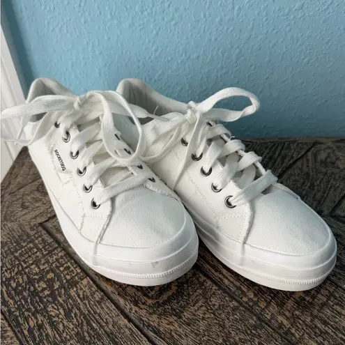 Rocket Dog Women's White Canvas Cecilacs Size 8.5