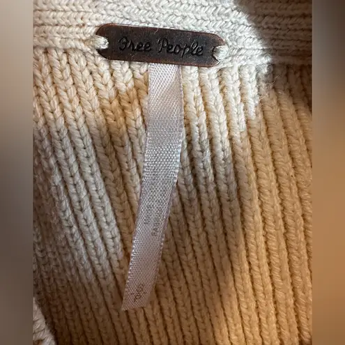 Free People  Women’s Sz: S Oversized Cream Sweater Slouchy Tunic Mock Neck.