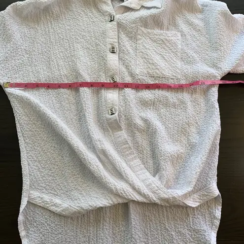 Habitat White Crinkle Button Down Top Blouse with Twist Front & Pocket - Size Small