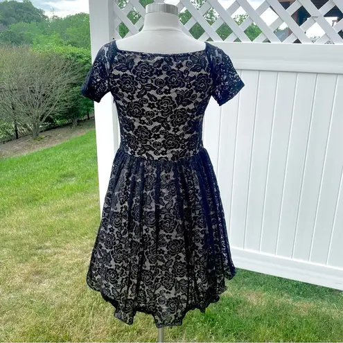 Chi Chi London 🌹HP🌹Chi Chi of London Lace Dress