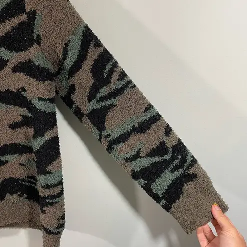 Barefoot Dreams Cozy Chic Women's Green Camo Fuzzy Pullover Sweater Size M