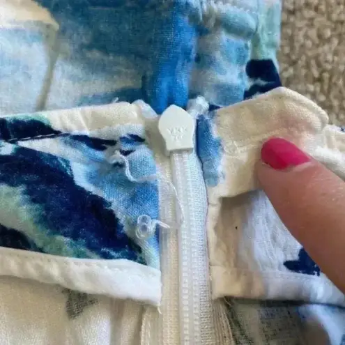 Tommy Bahama  island bliss blue and white shorts in size 0