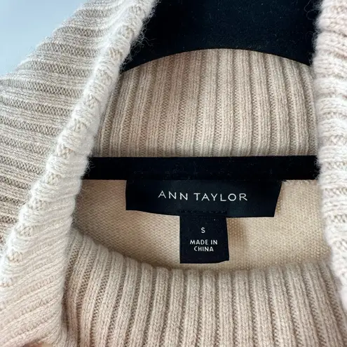 Ann Taylor  NWT Cream Colored Wool & Cashmere Turtleneck Sleeveless Sweater Small