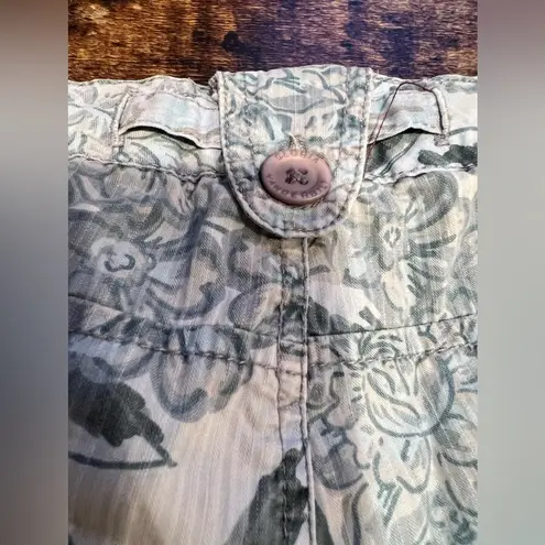 Gloria Vanderbilt | women’s paper bag style shorts. Size: 14