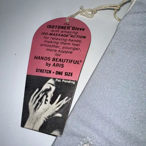 Isotoner Vintage NOS Arias Women's Gloves Bone/ Baby Blue One Size Fits All