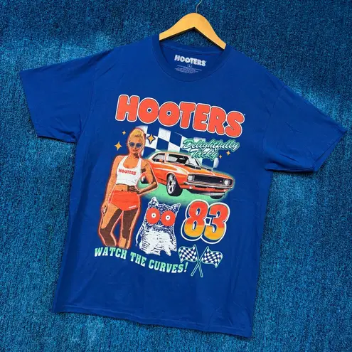 Blue Hooters Graphic “Delightfully Tacky” Car & Pin-Up “Watch the Curves” '83ˋOwl T-Shirt Size Large