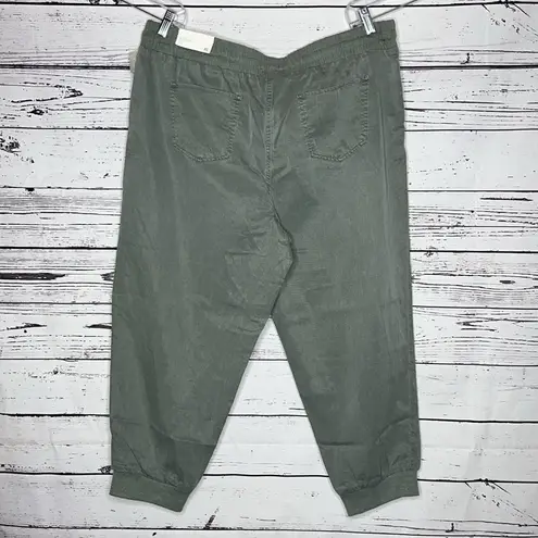 Maurice's  NWT Size XL Green Weekender Crop Pull On Jogger Pants