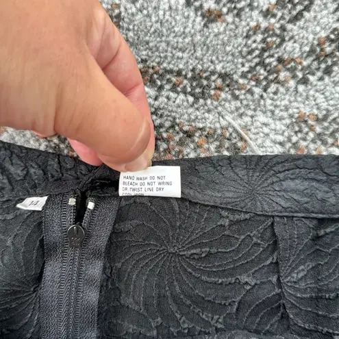 Leslie Fay Vintage Petites Textured Peplum Top & Skirt Set Black Cream 14