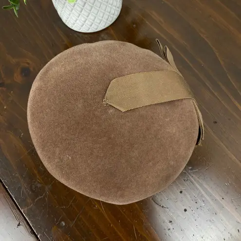 Vintage Carson Prairie Scott Brown Peachbloom Brown Velour Beret Hat Medium Bow