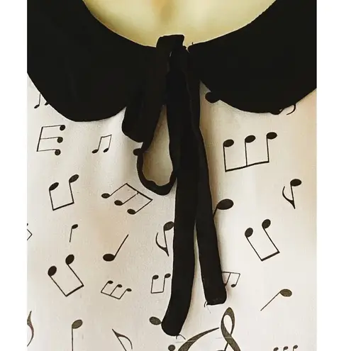 Hot Topic  Music Note Peter Pan Collar Tie Front Sleeveless Chiffon Blouse ~ MED