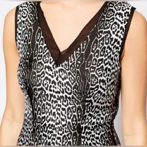 Reiss Stella Leopard Print Silk Black Gray White V-Neck Split Back Size 4