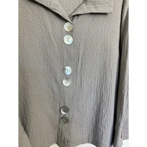 Habitat Mother of Pearl Button Front Gray Top Size Medium Crinkle Lagenlook
