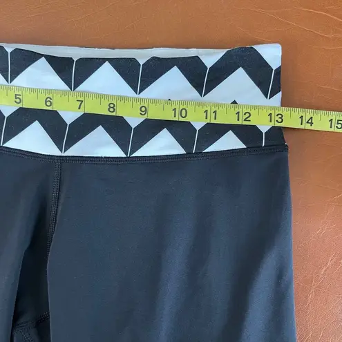 Lululemon Run For Your Life Crop Leggings Black with Chevron White Waist Size 6