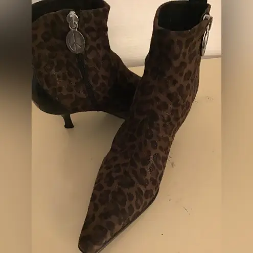Donald Pliner women leopard suede heel boots Size 6.5