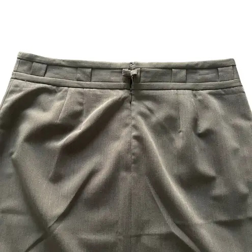 Adrienne Vittadini Size 6 Gray Knee Length Skirt