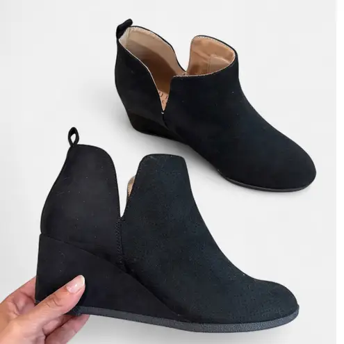 Journee Collection Women's Mylee Pull On Round Toe Wedge Booties Size 8.5