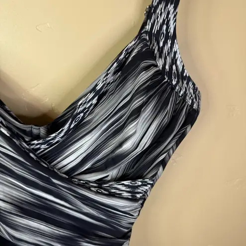 MiracleSuit Warp Speed Sanibel Size 16 One Piece Swimsuit, Black/White (6537463)