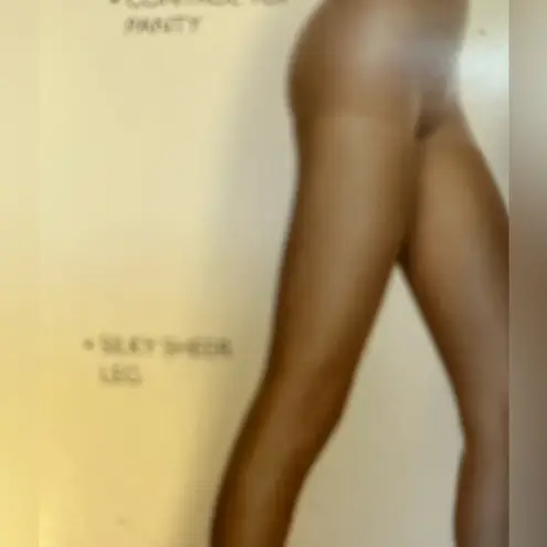 Hanes  Silk Reflections Control‎ Top Hosiery Sheer Tor Vintage Style 717 Size EF