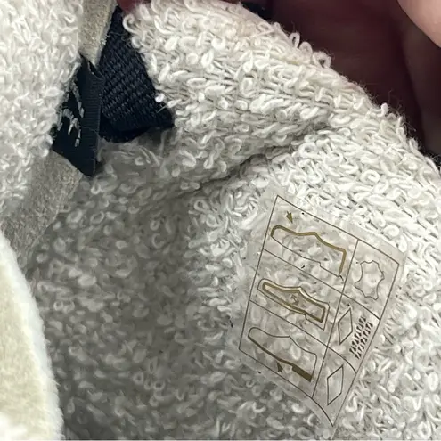 P448 Star Sting High-Top Sneakers Womens Size EU 37 US 7 Black White *FLAWED