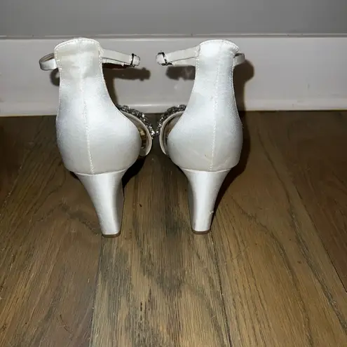 Badgley Mischka Wedge Heels Sz 8.5