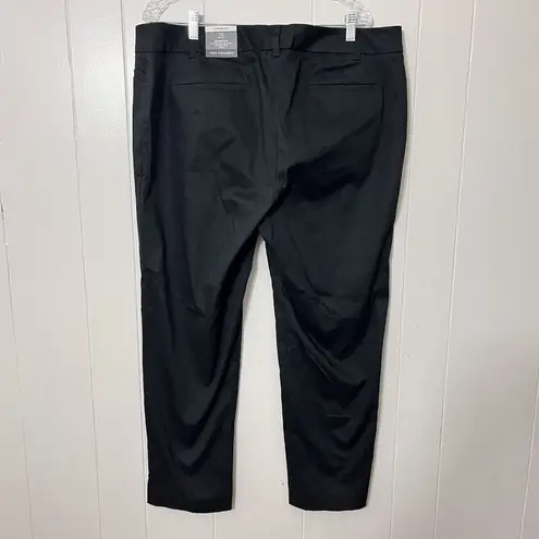 Van Heusen Women’s Black Classic Fit Straight Leg Stretch Ankle Pants Size 18NWT