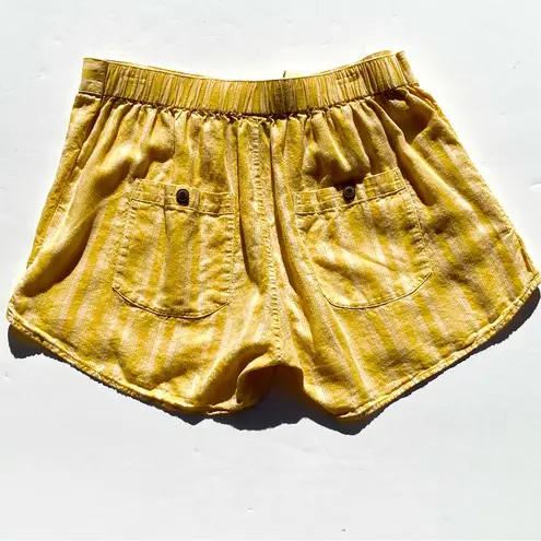 Patagonia  Women’s Garden Island Yellow Striped tie front shorts size large