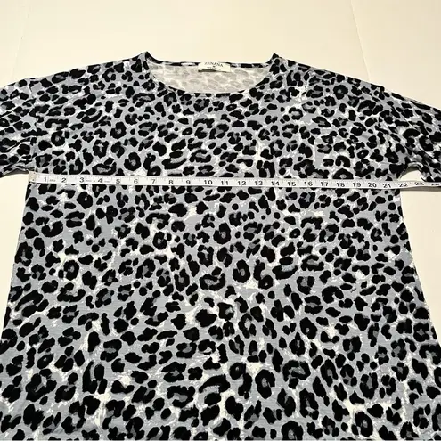 Zenana Outfitters Womens Size Medium Black Grey Gray Leopard Cheetah Animal Print Top Shirt