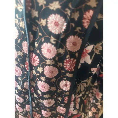 Apostrophe Juniors Floral Long Sleeve Top – V-Neck Boho Style