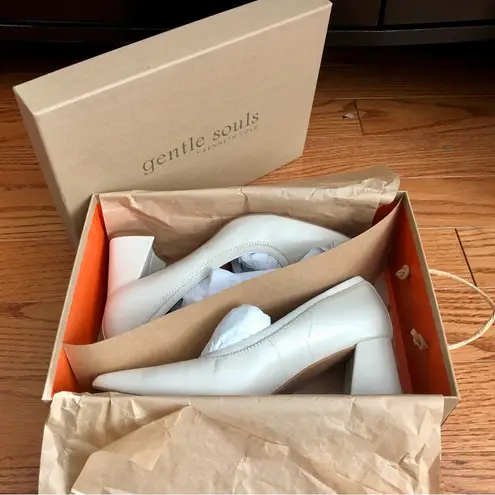 Gentle Souls by Kenneth Cole Dionne Pointed Toe Slip On Pumps Stone Women's 7.5M